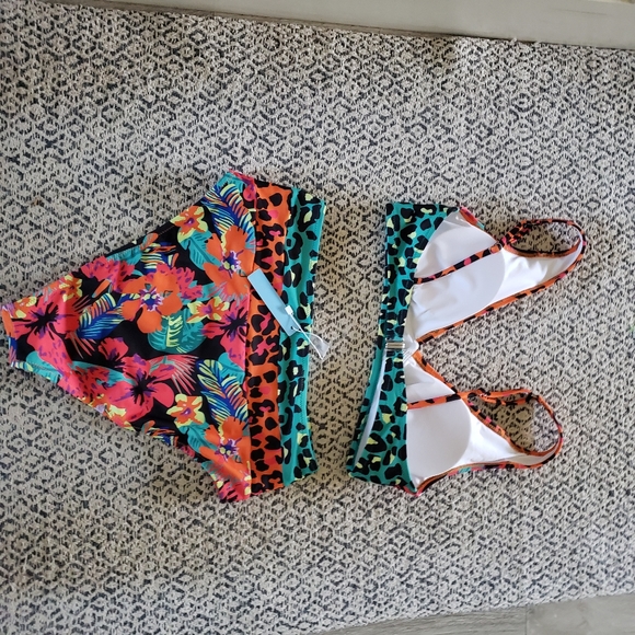 Leopard print bikini - Picture 2 of 3